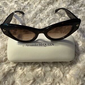 Alexander McQueen shades Havana style#AM040S 002